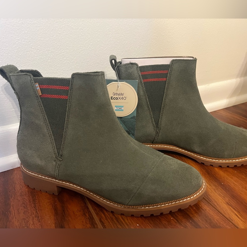 NIB!! TOMS Cleo Olive Suede Boot